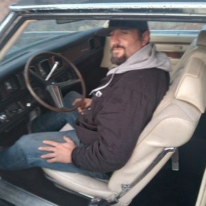 Meet your Posher, Emanuel